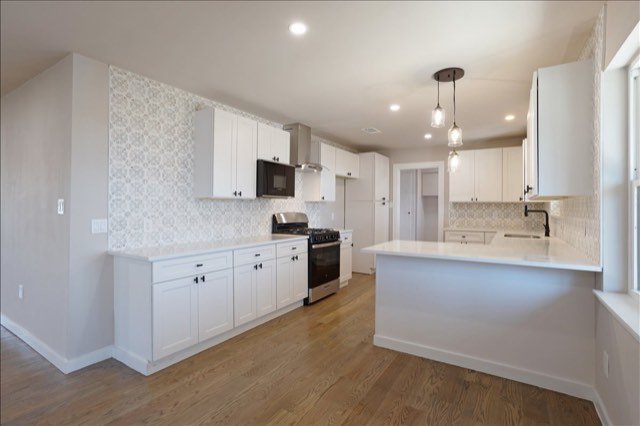 White shaker kitchen with patterned backsplash